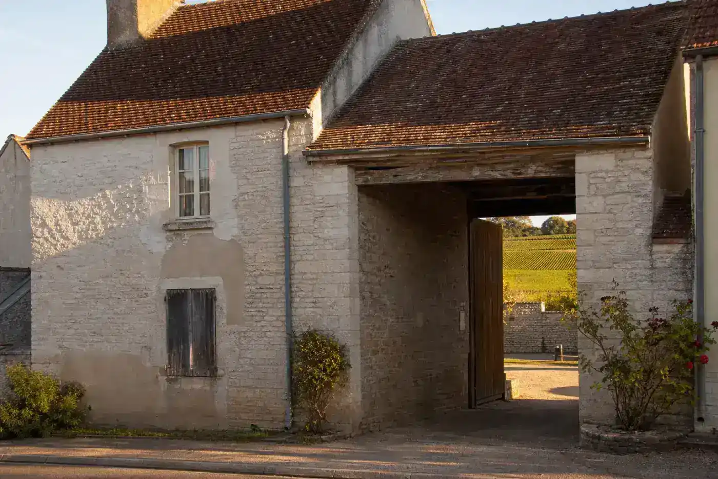 Maison ancienne en pierre à Gevrey-Chambertin avec enduit repris à la chaux